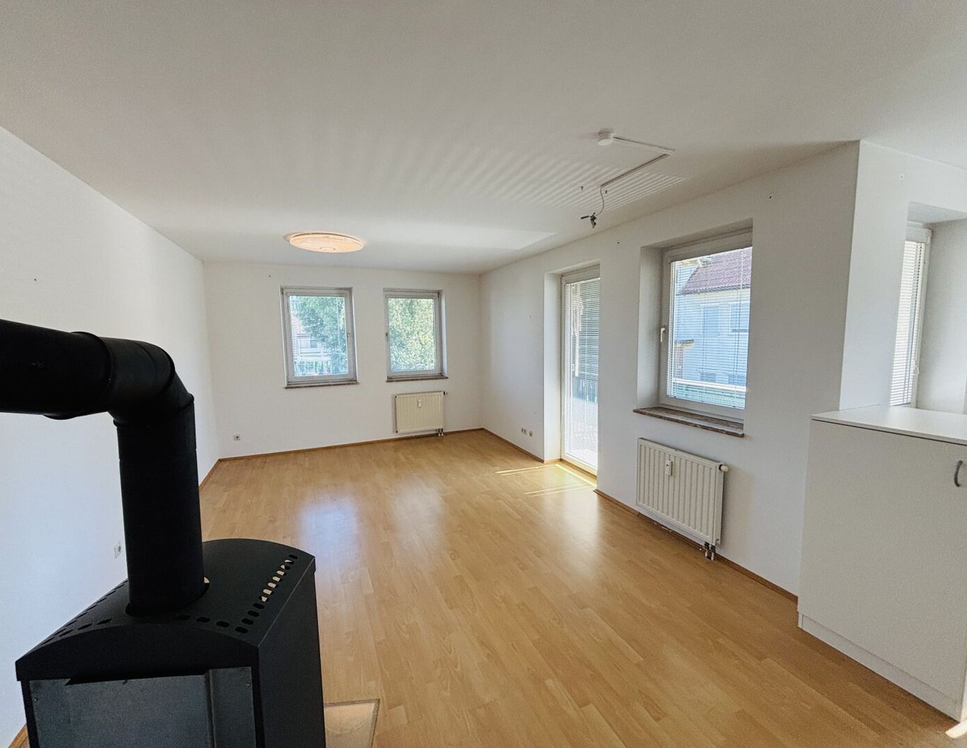 Gepflegte 3-Zimmer-Wohnung mit Balkon & Kamin in Wundschuh - Grünblick & Carport inklusive