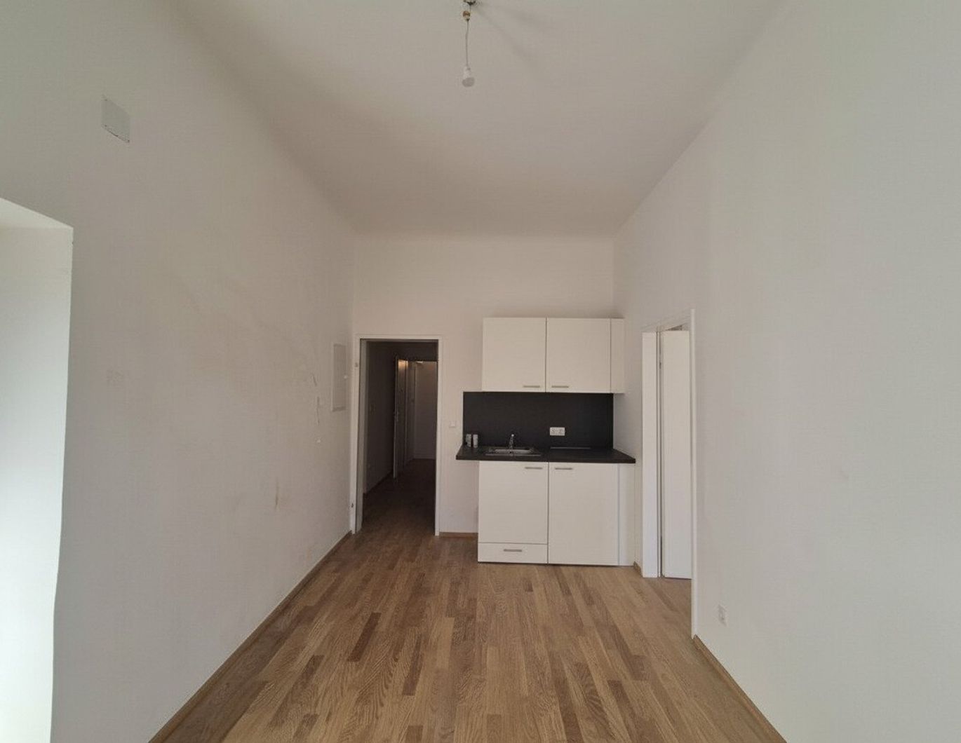 2-Zimmer Wohnung frisch renoviert mit neuer Küche!