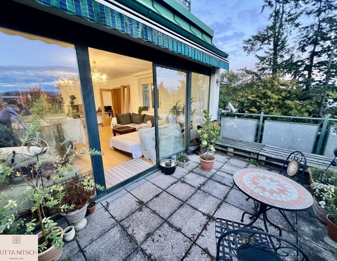 Großzügige Terrassenwohnung mit zwei Tiefgaragenplätzen - Wien 1140 Hadersdorf