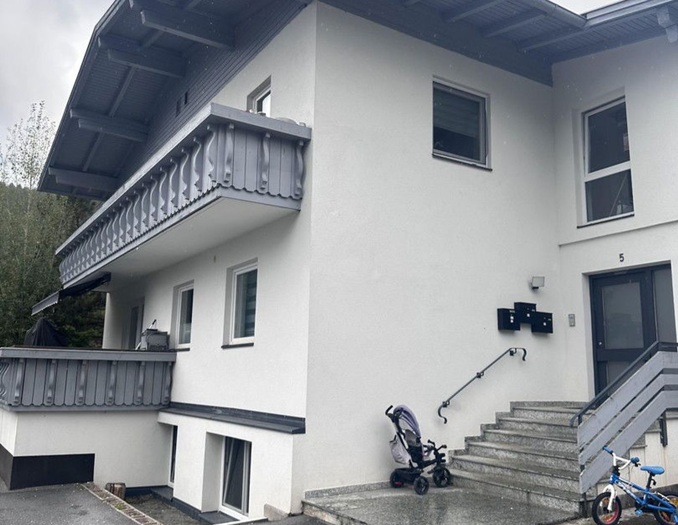 GENRALSANIERT: Wunderschöne, moderne 4-Zimmerwohnung mit Süd- West-Balkon und traumhaftem Ausblick