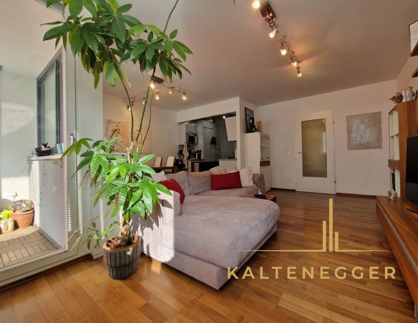 Traumhafte 3-Zimmer-Wohnung mit Loggia in gepflegter Wohnanlage