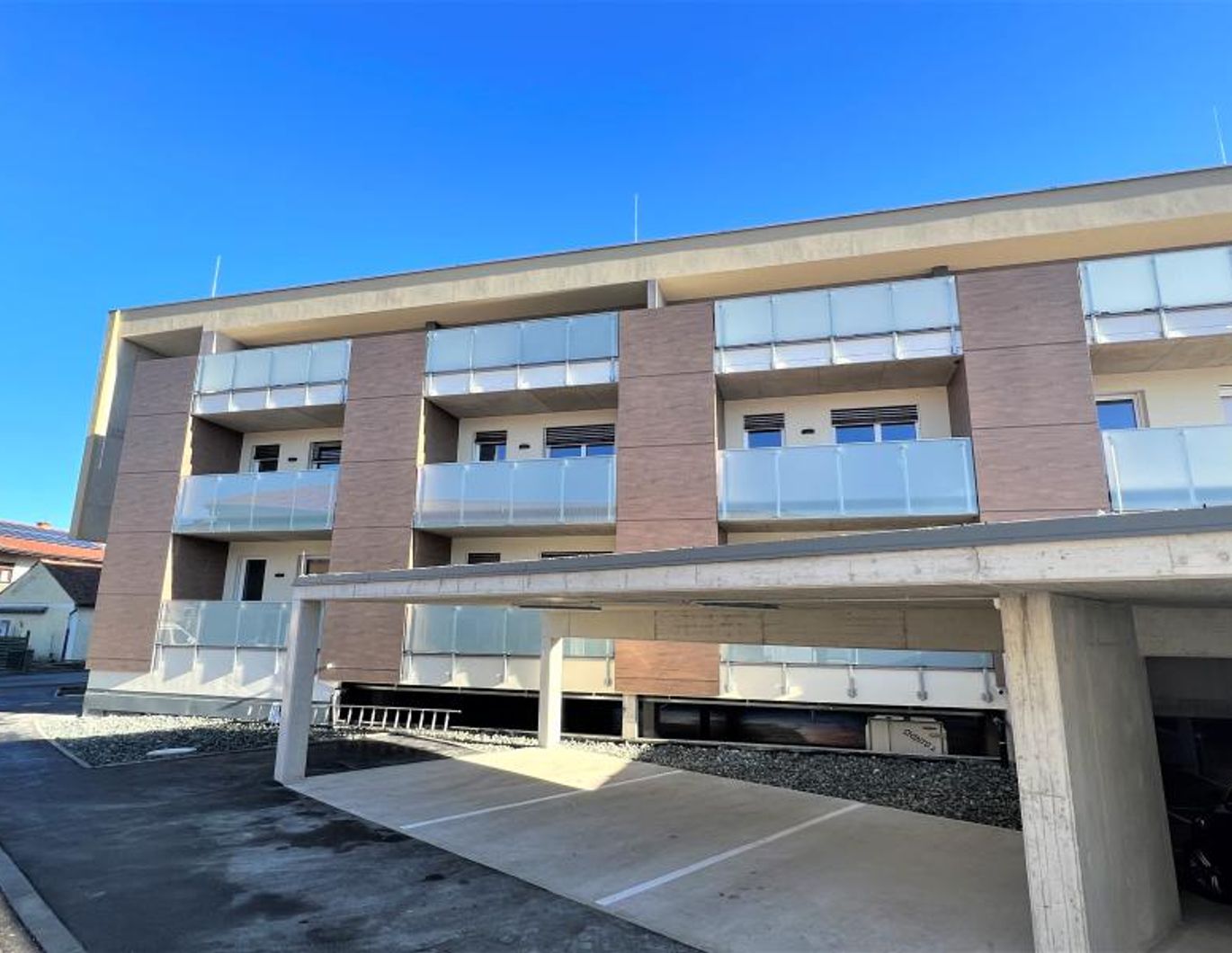 Moderne und vollmöblierte Mietwohnung (46m²) mit Balkon und Carport in Fürstenfeld!