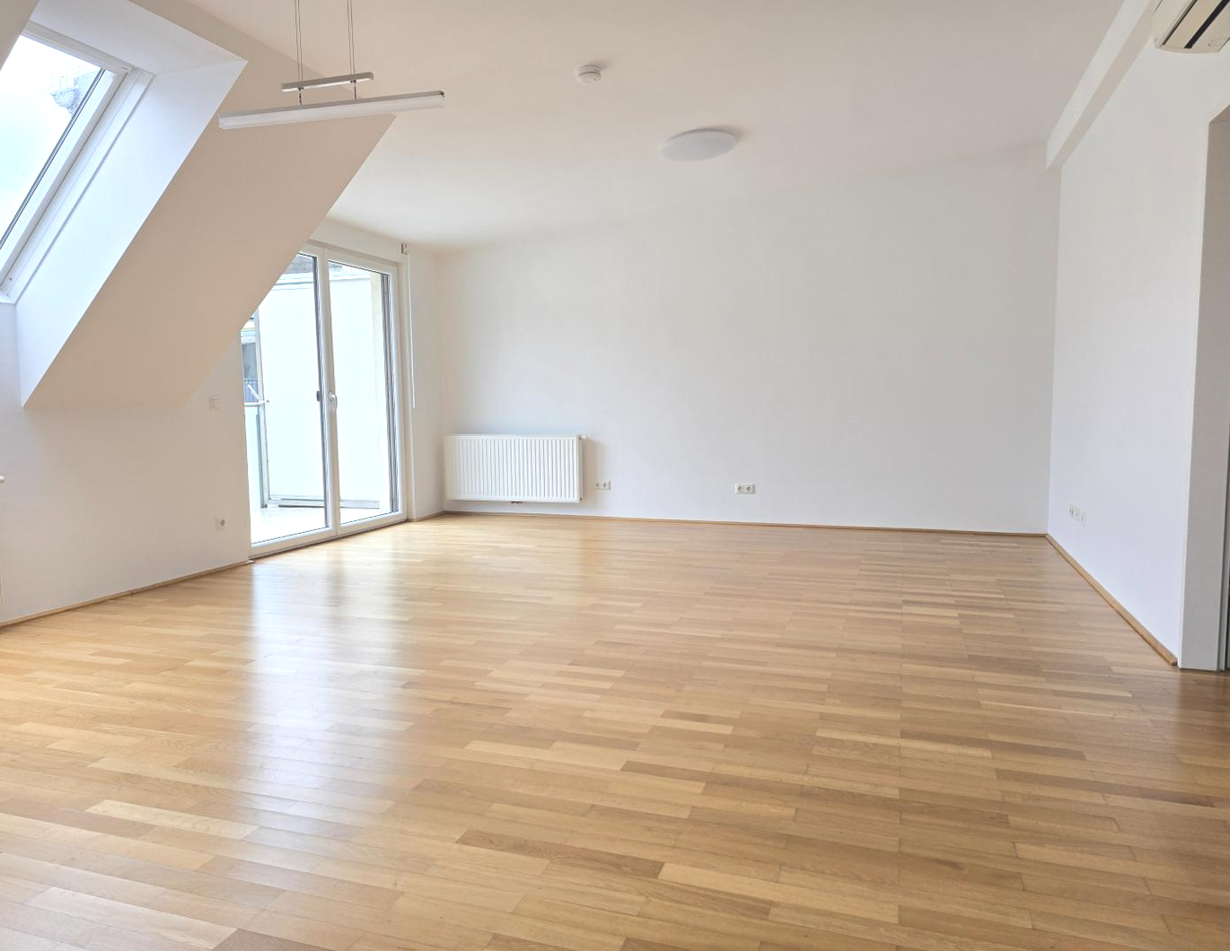 Sehr schicke und herrliche, sehr sonnige DG-Wohnung in sehr beliebter Lage