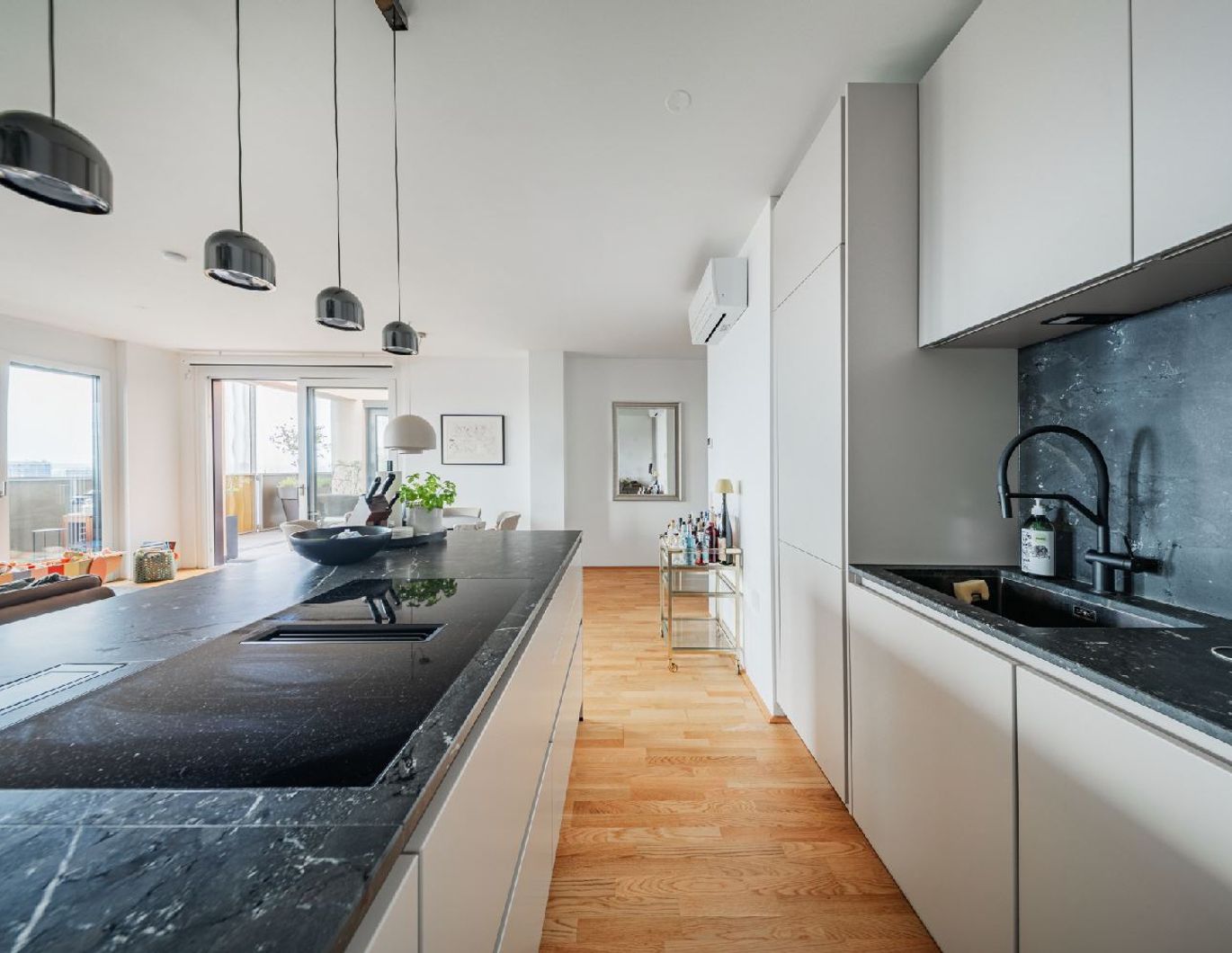 Penthouse im 34. OG mit Terrasse I 360° Wienblick I Designküche I TG Platz mit E-Ladestation