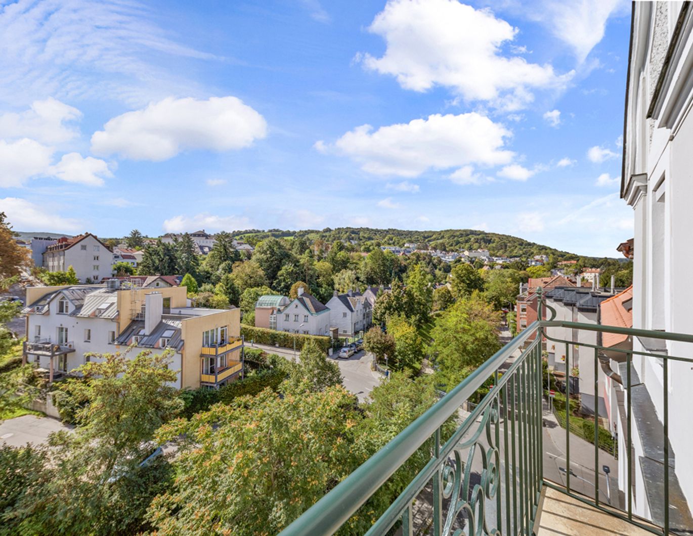 Perfekt für Zwei! Helle 2-Zimmer Dachgeschosswohnung mit sonnigem Balkon