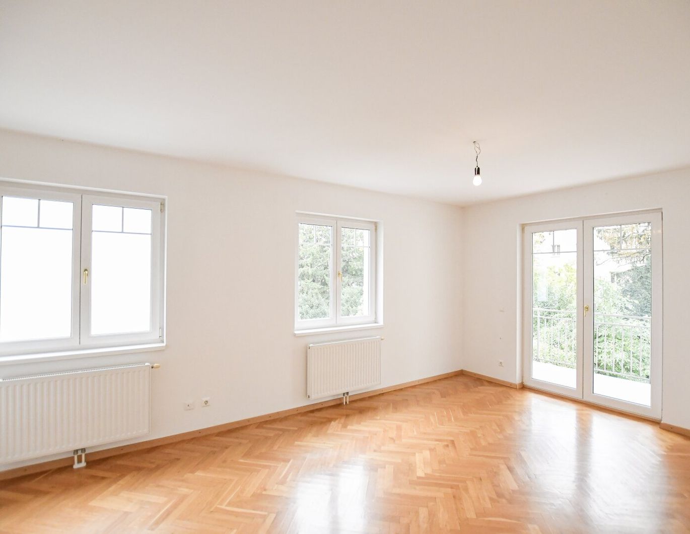 Lichtdurchflutete 2-Zimmer-Wohnung mit Balkon nahe dem Türkenschanzpark