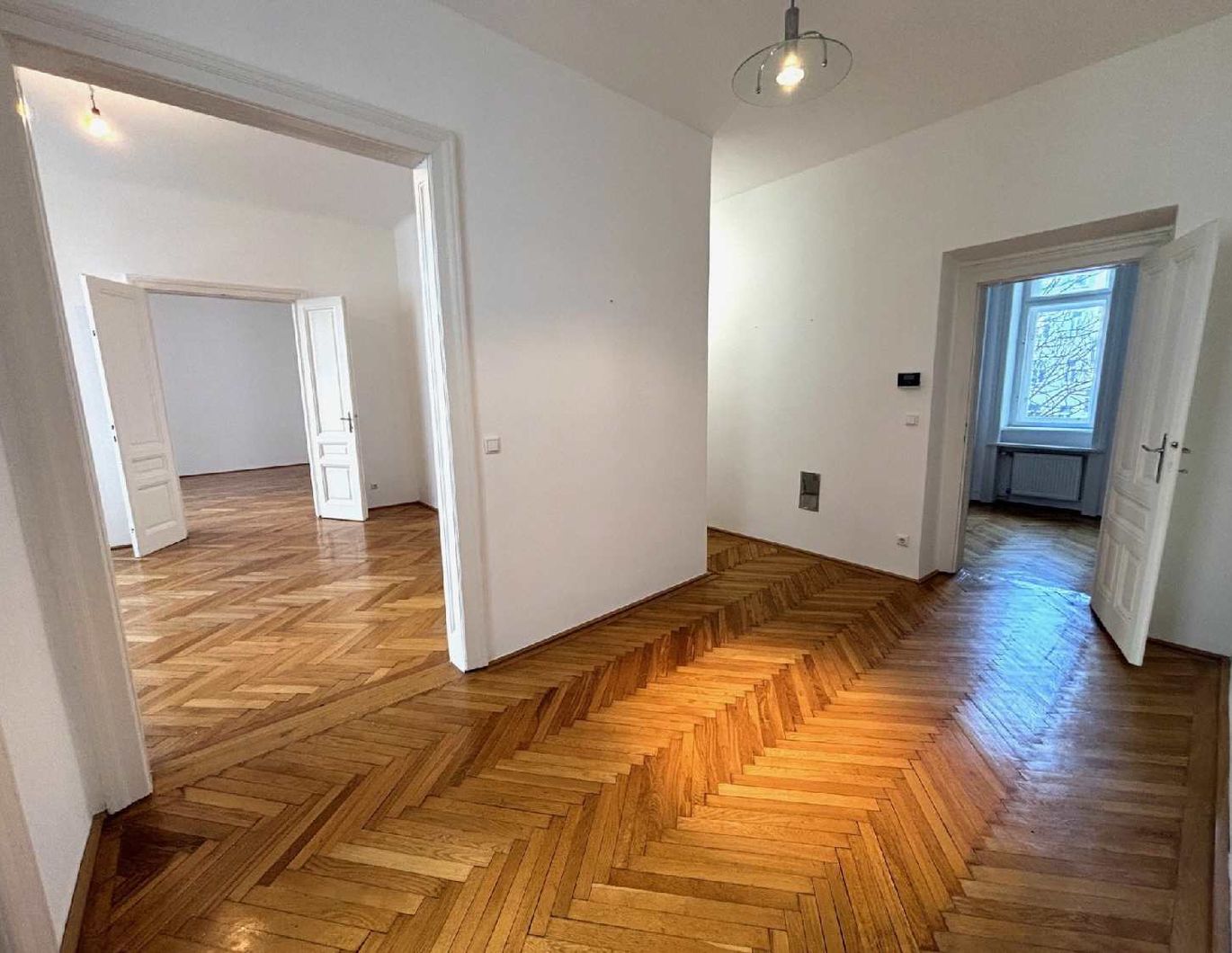 Stilvolle Altbauwohnung in renoviertem Gründerzeithaus - 3,5 Zimmer in grüner Hofruhelage