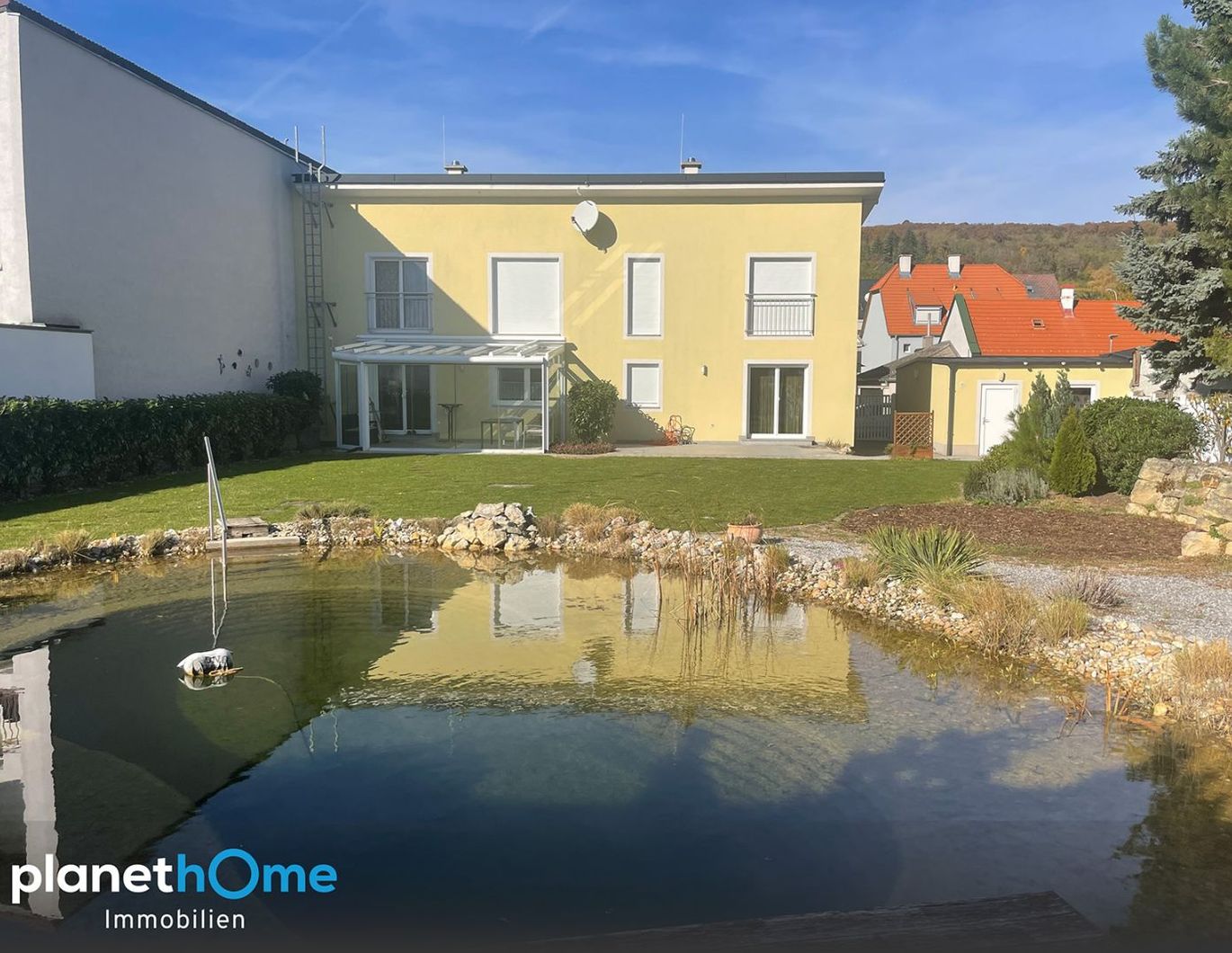 Doppelhaushälfte (Bild linke Seite) mit Garten zu vermieten