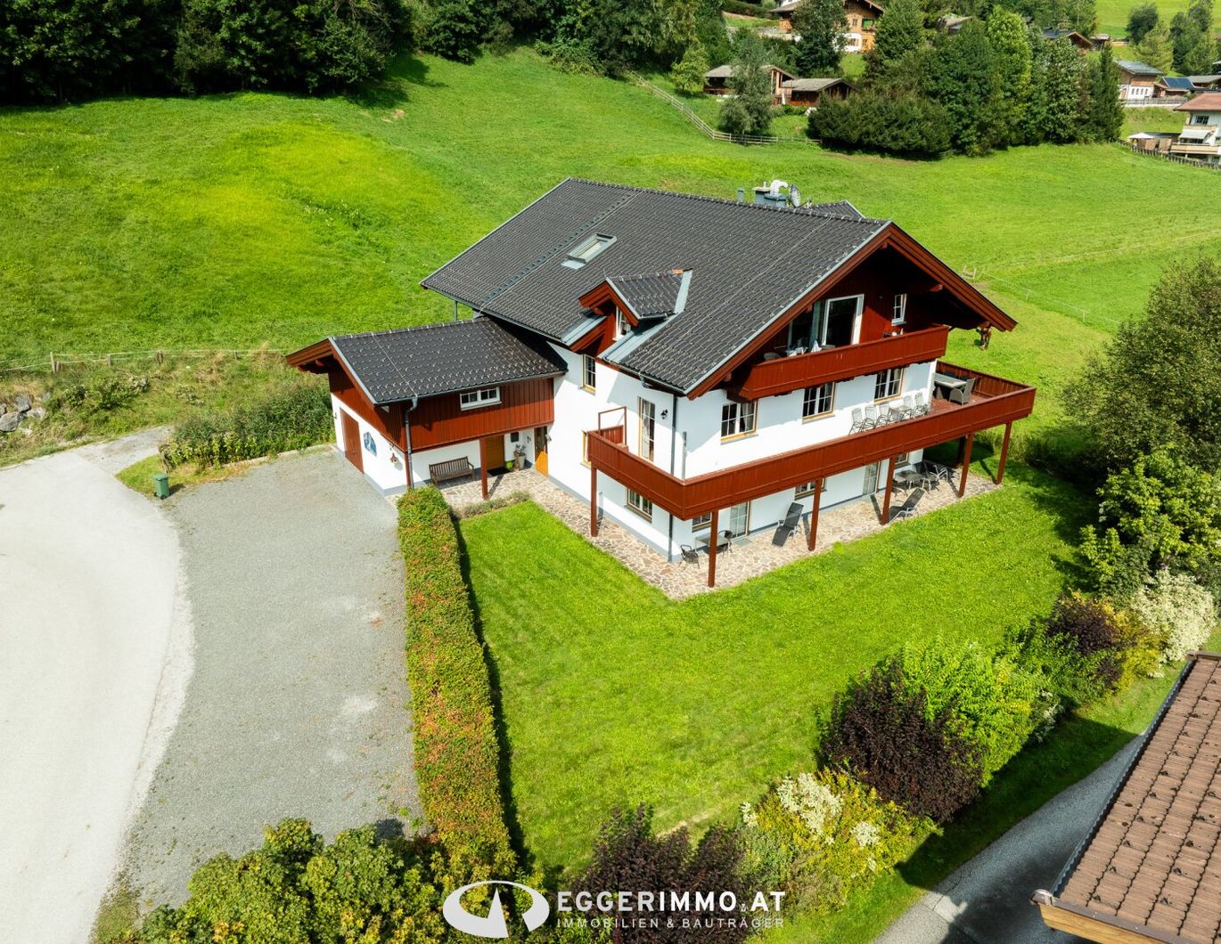 5761 Maria Alm; neu renoviertes Apartmenthaus, 4 Apartments für 22 Personen, genügend Parkplätze vorhanden, tolle Rendite !!