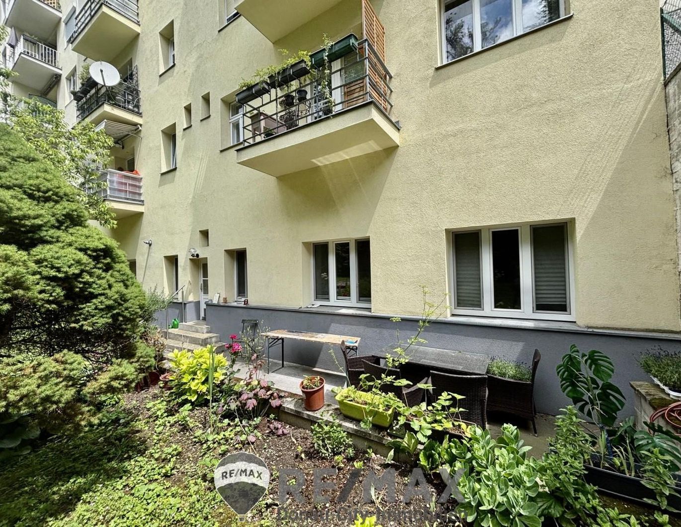 ''FAST IM 4. - Drei Zimmer mit Grünblick''