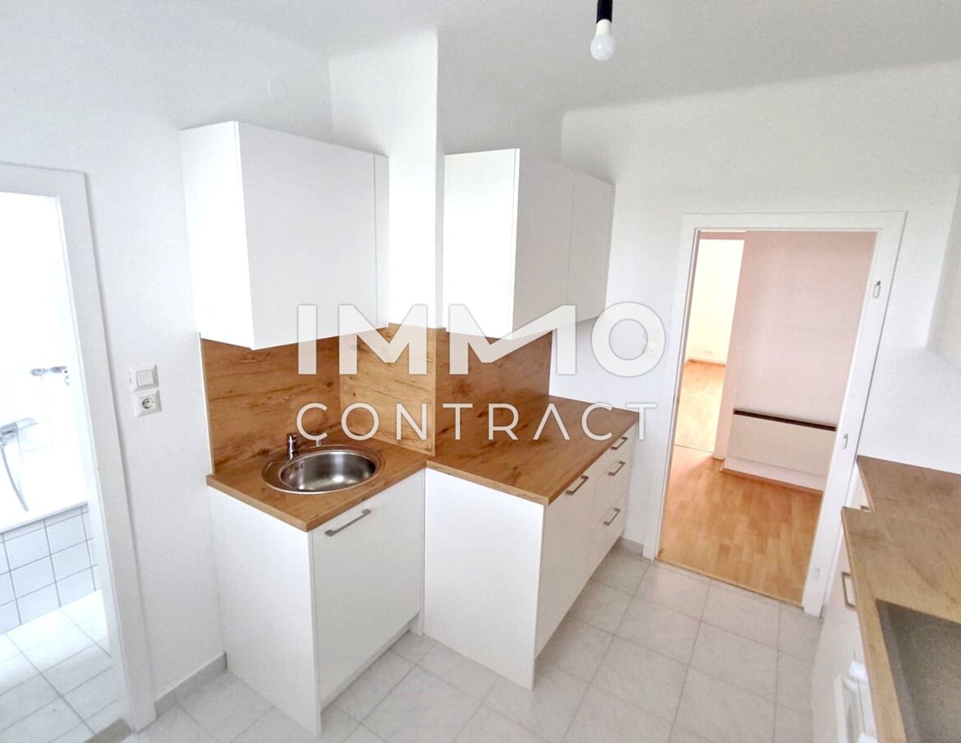 Sonnige Wohnung mit Balkon, Blick in den Garten, Ruhelage am grünen Hügel über der Stadt