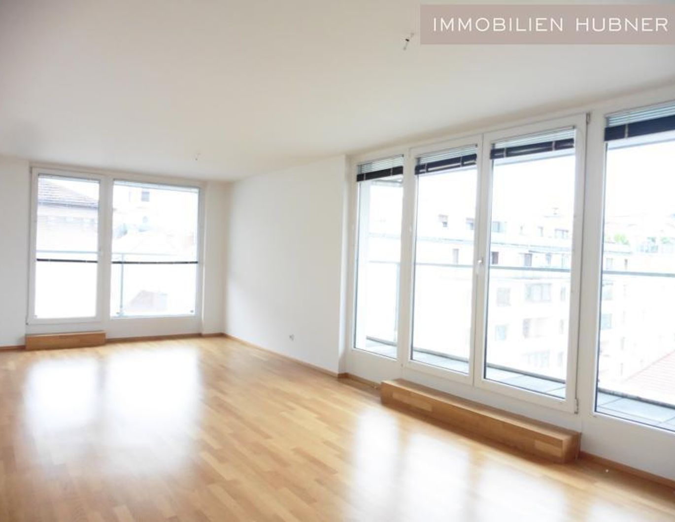 Zieglergasse: Top-moderne DG-Whg. ohne Dachschrägen mit 30m² Terrassenfläche + AB OKTOBER