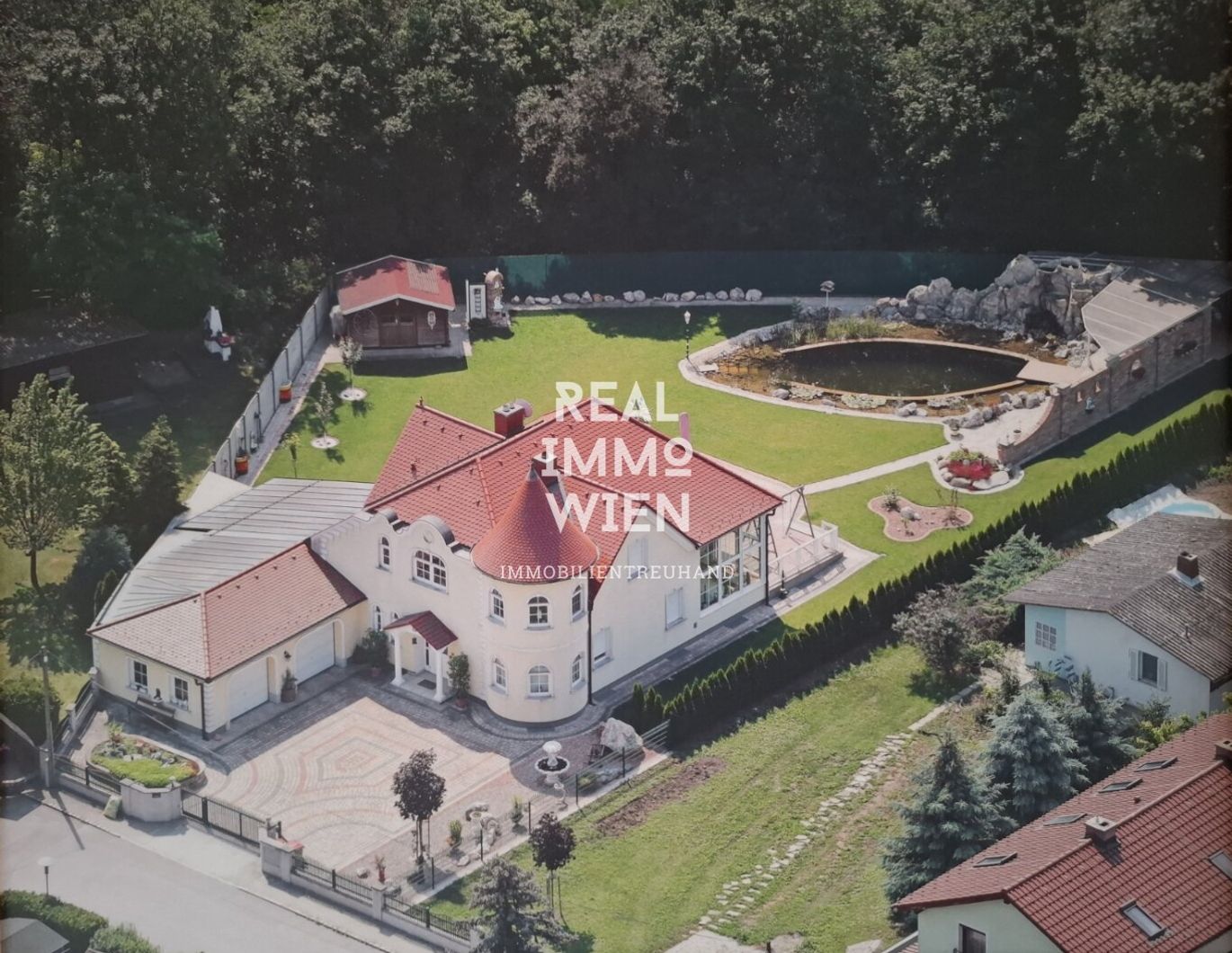 Traumhaftes Grundstück mit exklusiver Villa - 360°- 3D Besichtigung