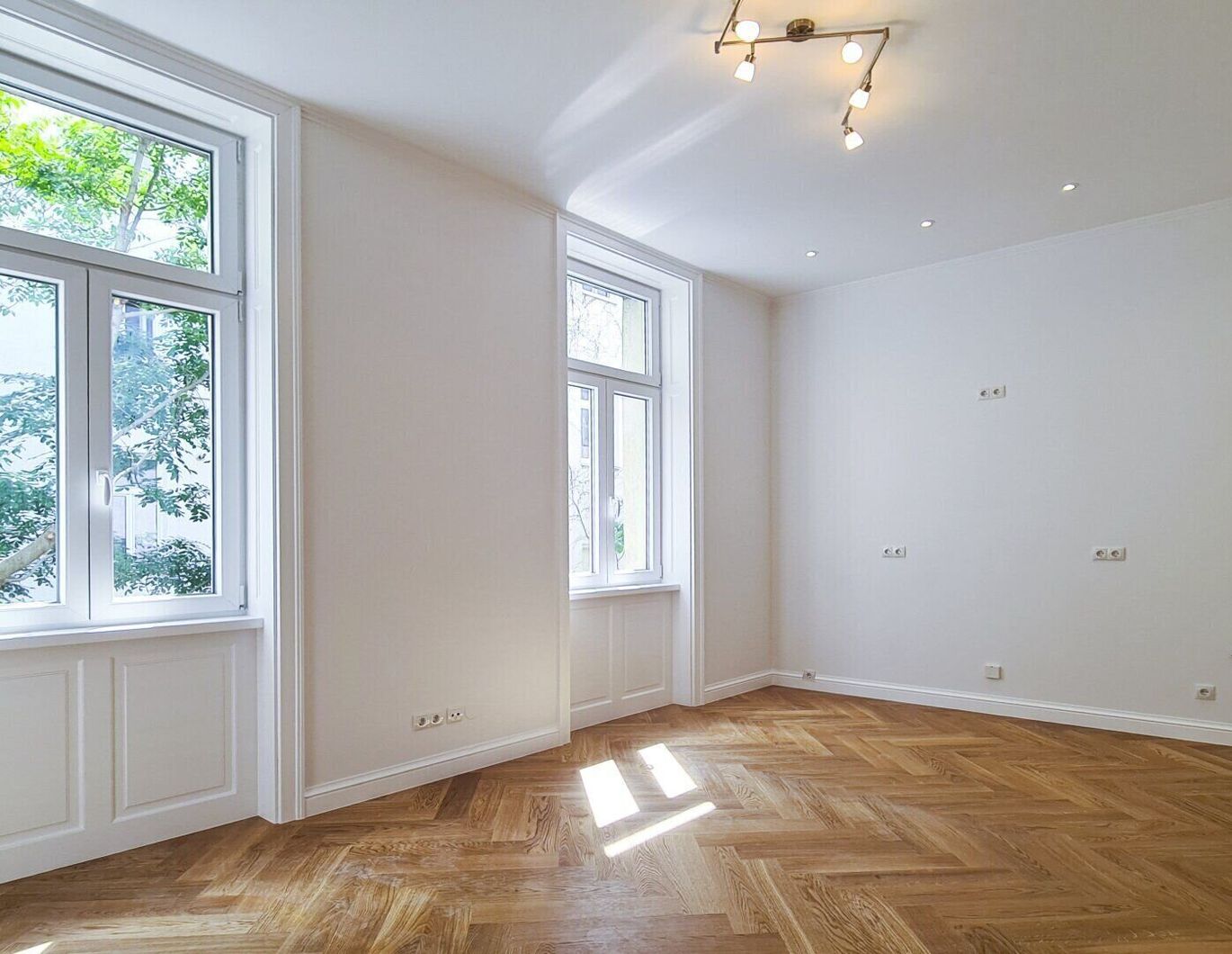 WU-Nähe: 1 Zimmer-Altbauwohnung neu saniert