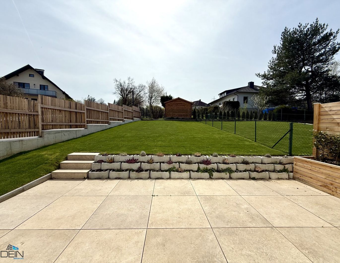 WEIHNACHTSAKTION! TRAUMHAFTE 6 ZIMMER DOPPELHAUSHÄLFTE MIT EIGENGARTEN IN TRAUMHAFTER LAGE!