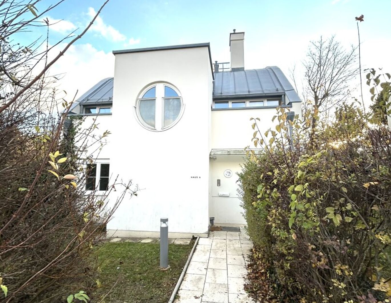 Prestige Living in Sievering: Großzügige Gartenwohnung mit Stil