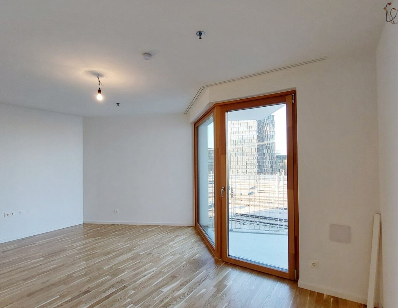 Sonnwendviertel: 1-Zimmer-Wohnung mit Balkon im 10. OG - Fitnessraum, Co-Working & Rooftop-Terrasse inklusive!