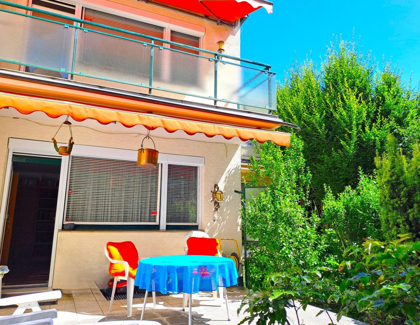 GEPFLEGTES REIHENHAUS IN SCHÖNER GRÜNRUHELAGE - VERKAUF MIT WOHNRECHT