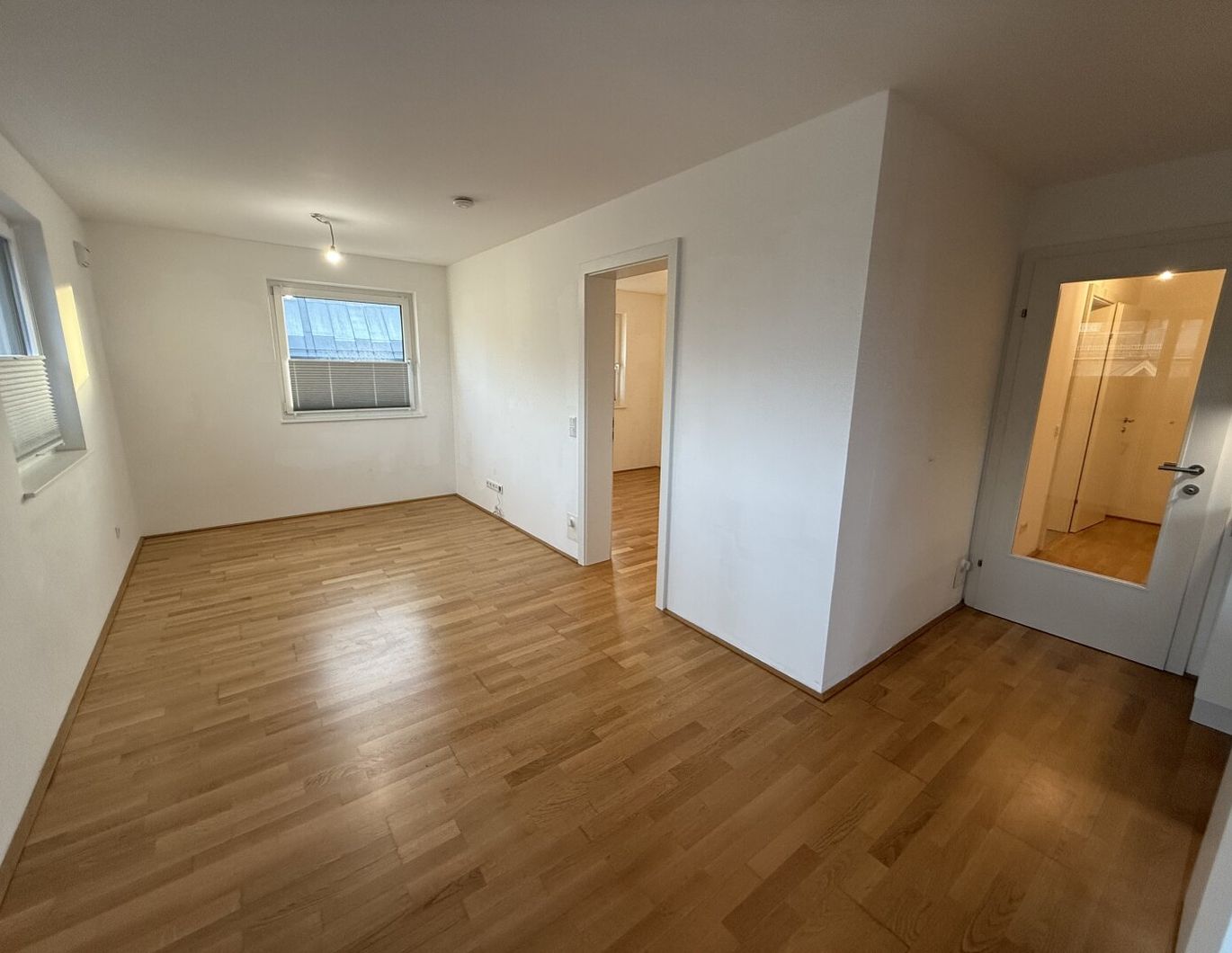 2-ZIMMER-WOHNUNG IM 1.OG