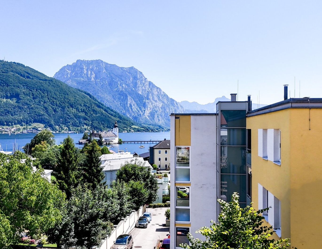 TOP09 Exklusive Wohnung mit Blick auf Schloss Orth & Traunsee