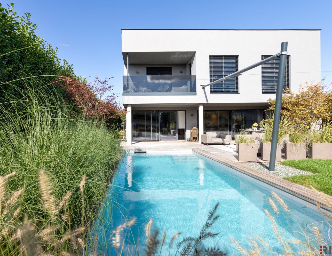 Luxus Designerhaus mit Pool & Doppelgarage | Sauna & Einbauküche | kein Einfluggebiet vom Flughafen | Luftwärmepumpe & Klimavorbereitung