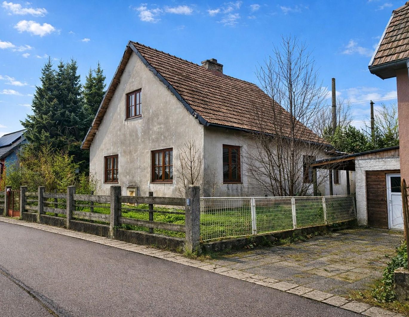 Sanierungsbedürftiges Haus in Viehofen