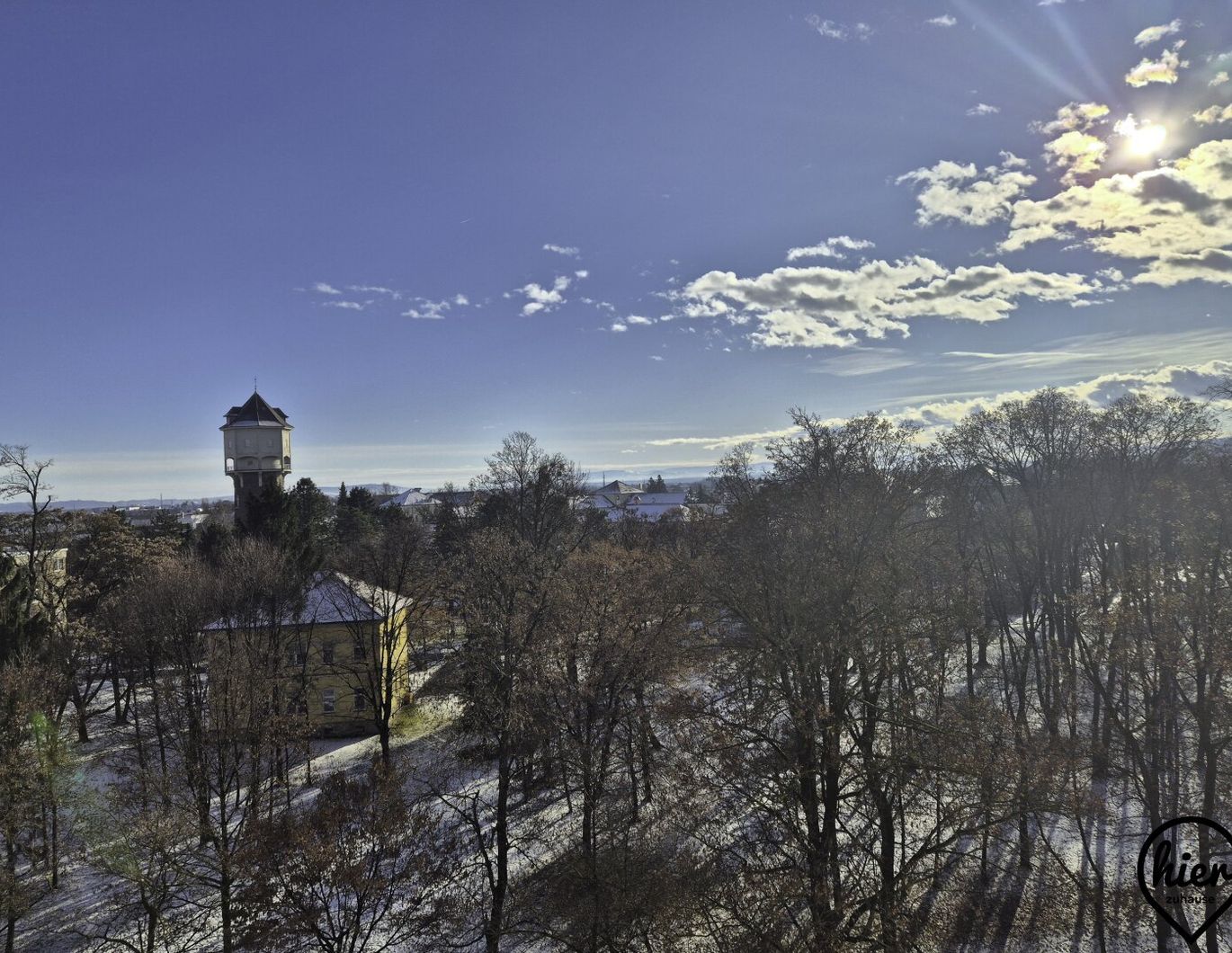 Sonnige 2-Zimmer-Loggia-Wohnung mit Einbauküche & Parkplatz - Perfekt für Paare!