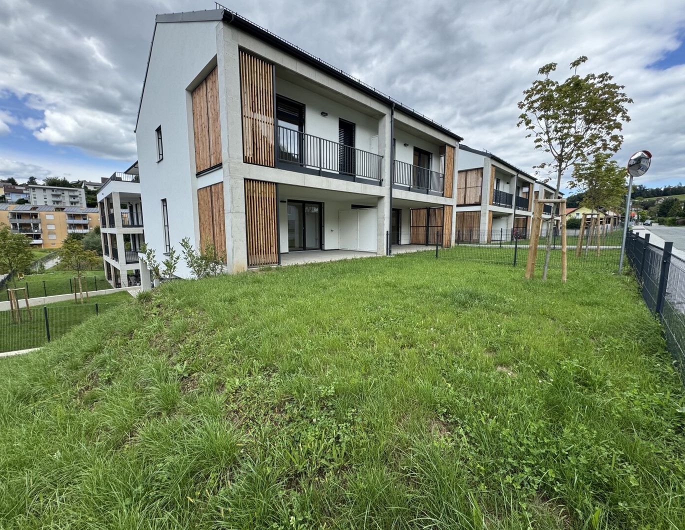 Modernes Eckreihenhaus mit schöner Freifläche