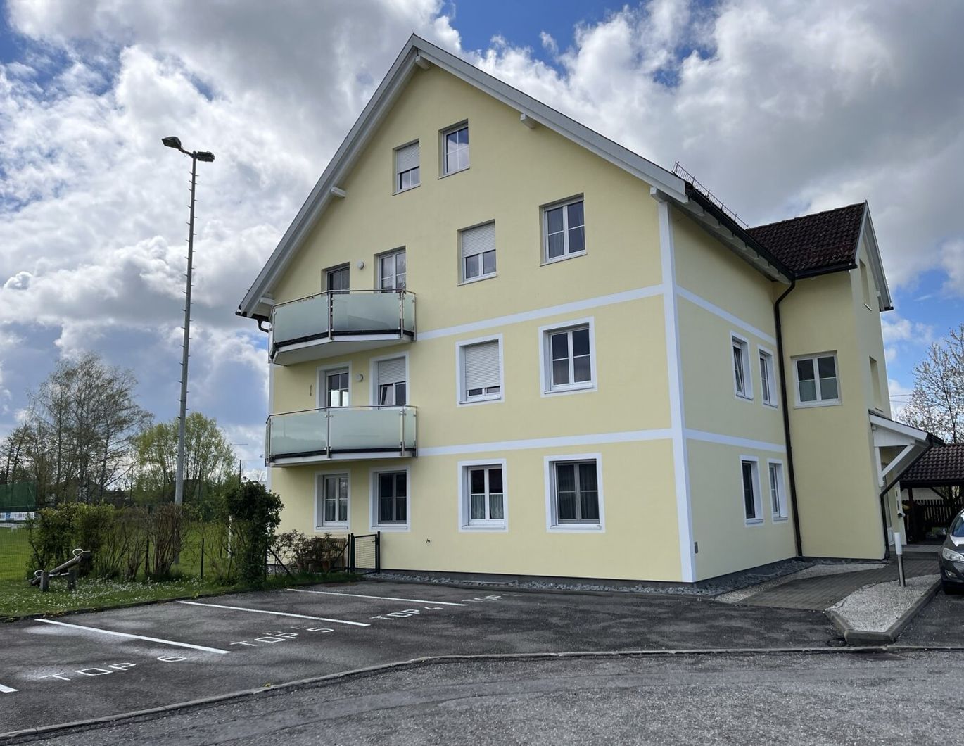 3-Zimmer Wohnung mit Eigengarten und PKW-Stellplatz