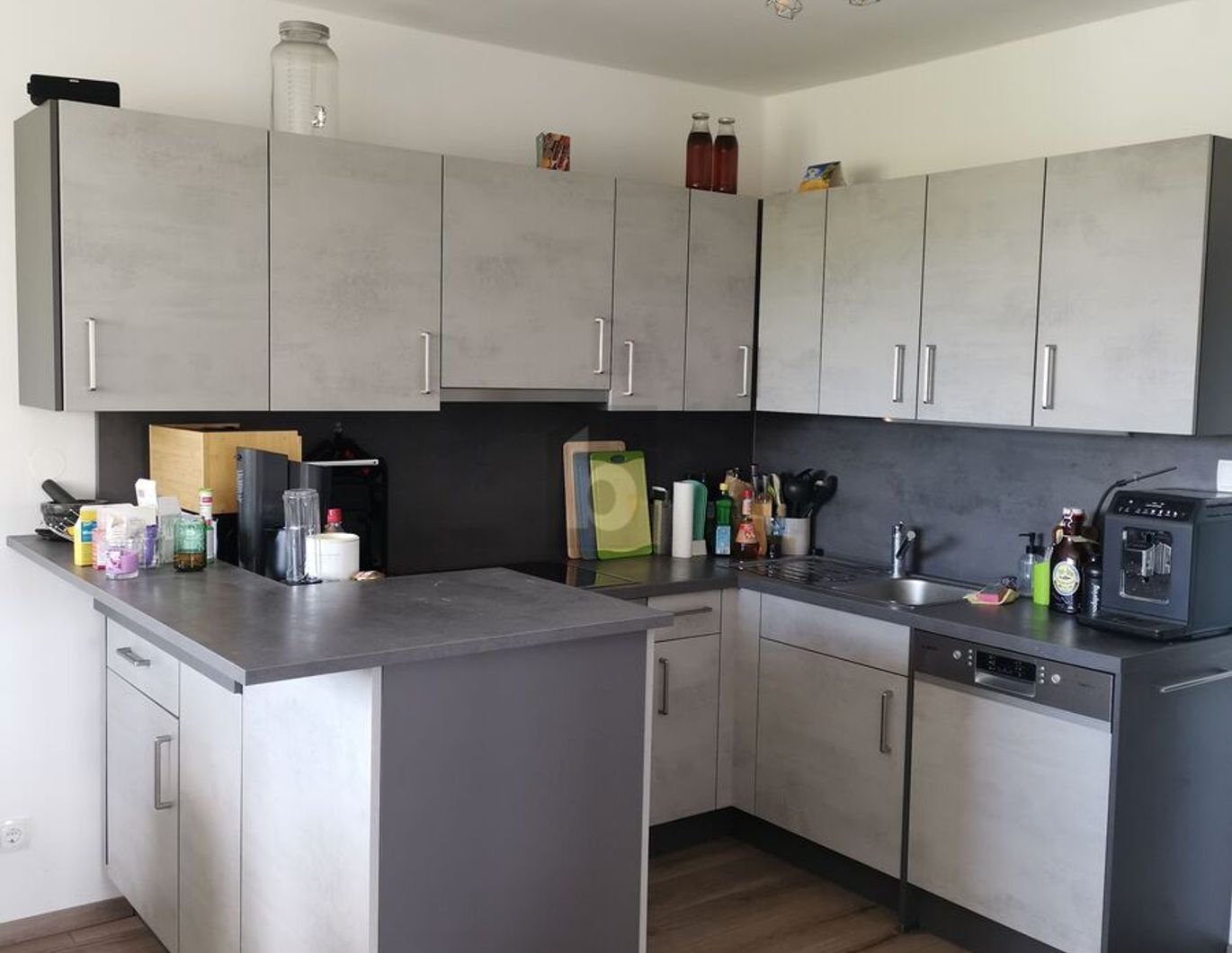ZENTRALE LAGE, VOLLSTÄNDIG RENOVIERT, SEHR HELL