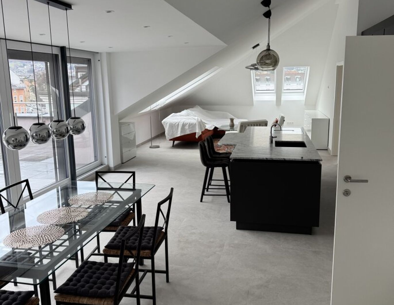 Exklusive 4-Zi-Wohnung in Innsbruck, vollrenoviert mit Terrasse, TG & moderner Ausstattung!