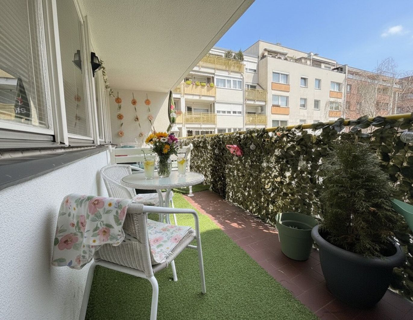 Stilvolle 5-Zimmer-Wohnung mit 3 Loggien (inkl. Parkplatz)