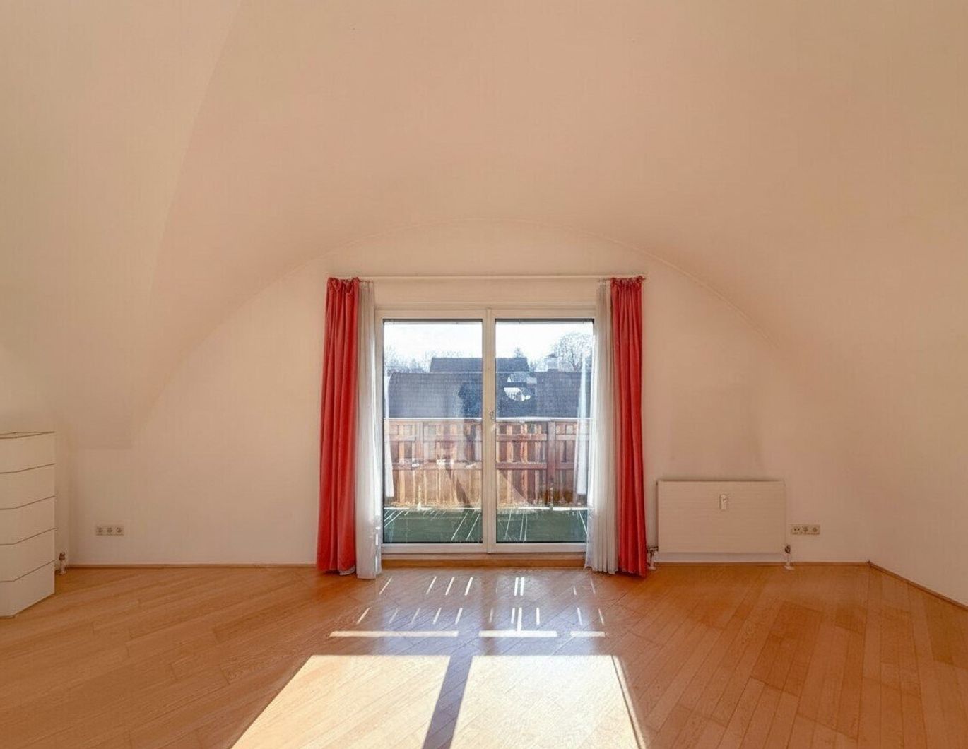 Stilvolle Anleger- oder Starterdachgeschoß Garconniere mit Fernblick nahe CDK