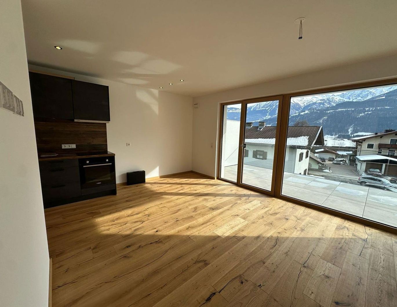 Moderne Wohnung mit sonnigem Balkon und Garage