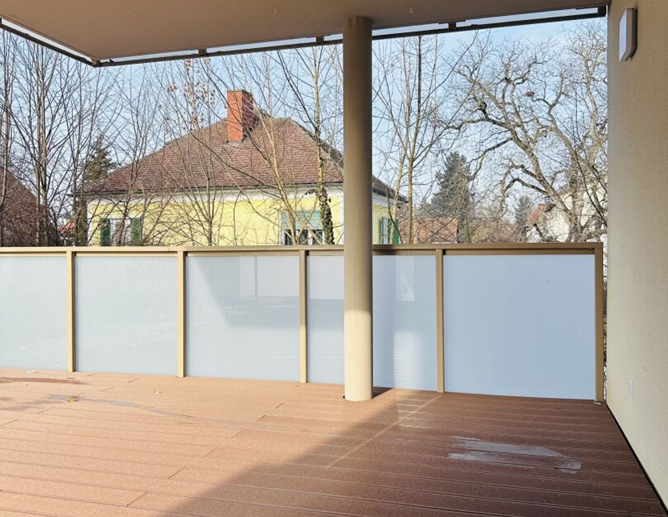 ORF Park-Nähe: 52m² Dach-Terrasse! Sehr schöne, ruhige 3 Zi-Wohnung, barrierefrei erreichbar, inkl. extrabr. TG Platz, E-Lademöglichkeit mit günstigem Sonnenstrom