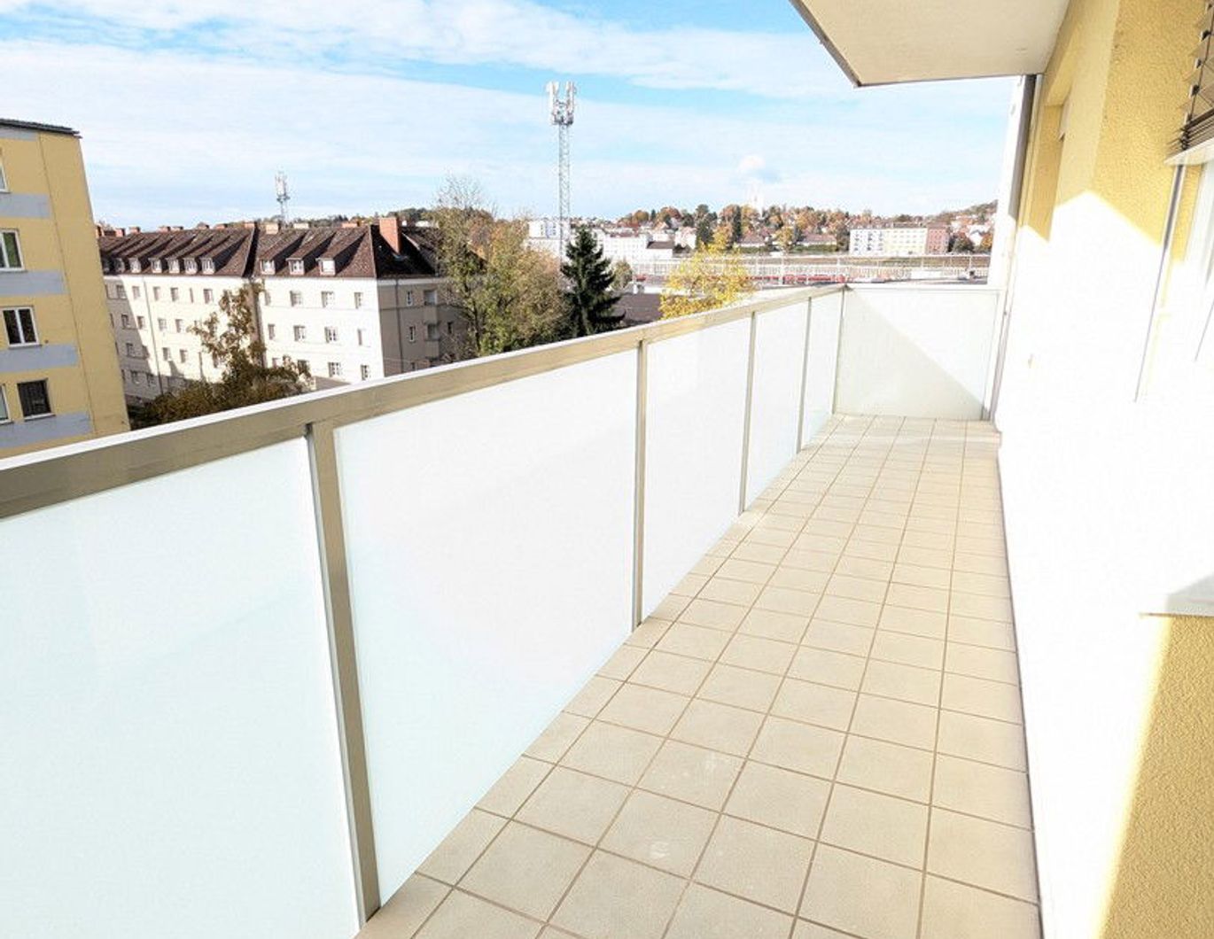 Top Renovierte 3 Zimmer Wohnung mit Balkon