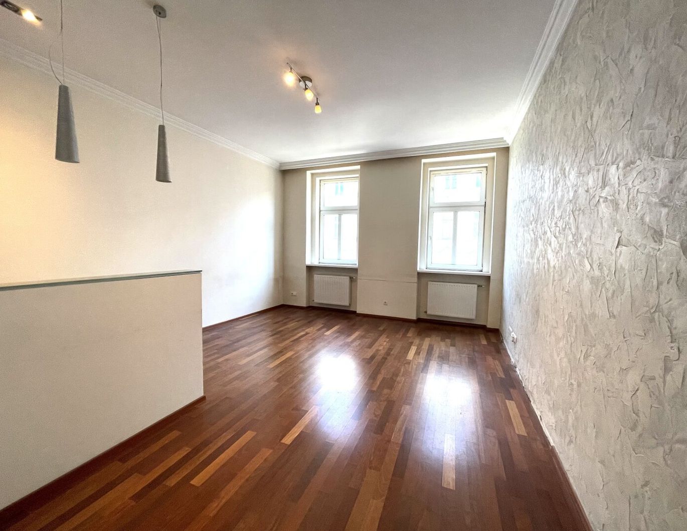 Naschmarktnähe! Stilvolle 2- Zimmer Wohnung mit Balkon in Toplage!