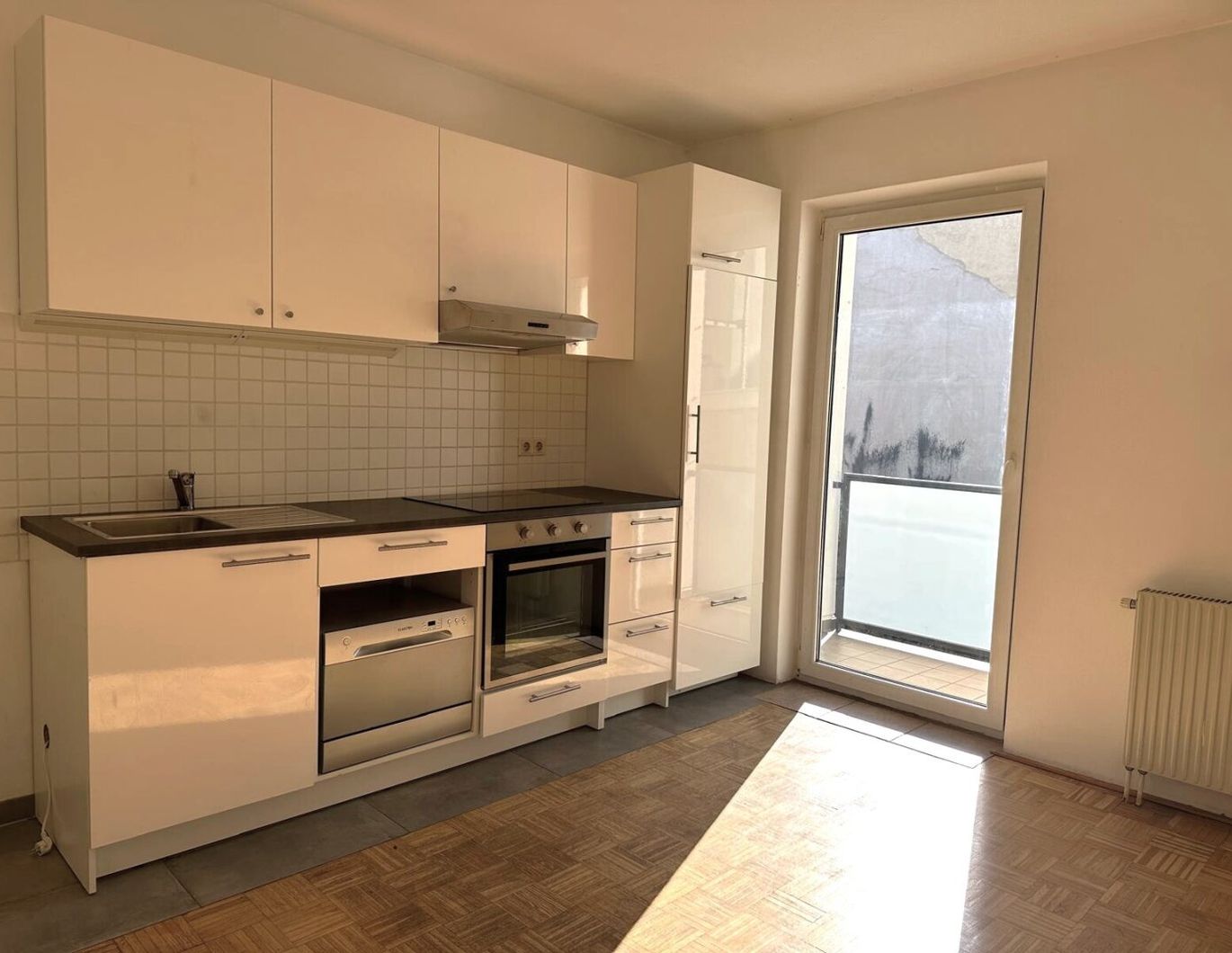 Eigennutzung oder Vermietung: 2- Zimmerwohnung mit Süd-Loggia nahe U1 Reumannplatz