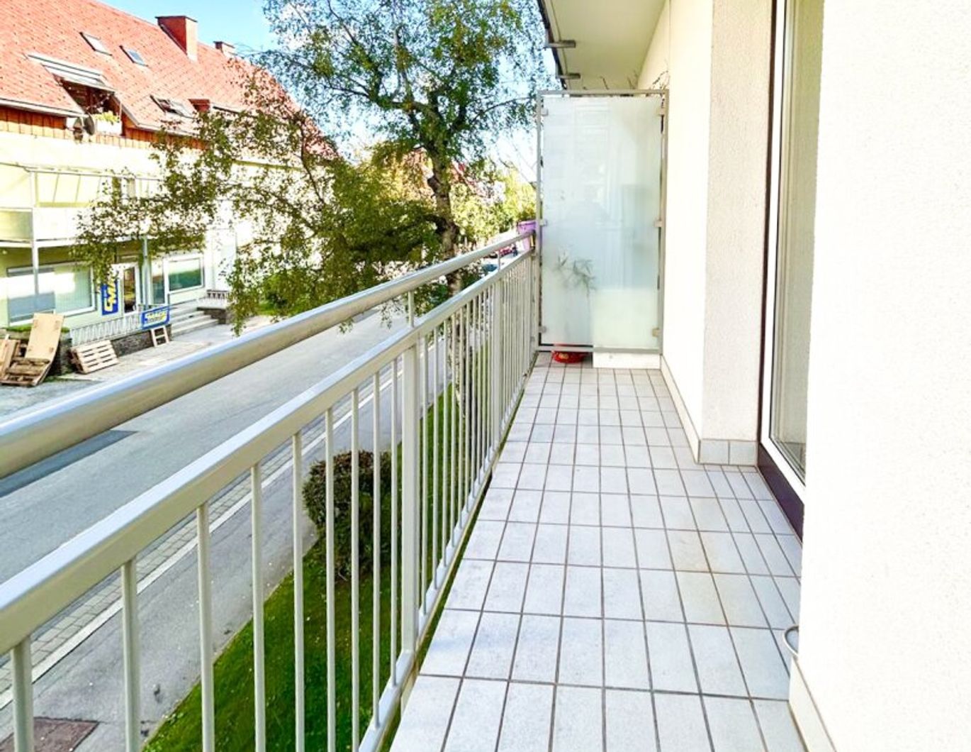 GEIDORF I ZENTRAL & DOCH IDYLLISCH I GRÜNBLICK I ANGENEHME WOHNATMOSPHÄRE I BAD MIT WANNE UND FENSTER I CHARAKTERVOLLER PARKETT I PROJEKT WOHNEN
