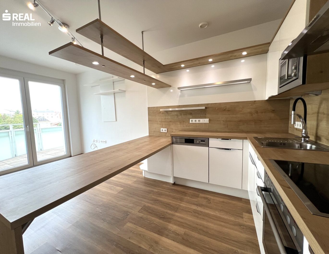 attraktive 4 Zimmer-Wohnung mit 2 Balkonen und Blick ins Grüne