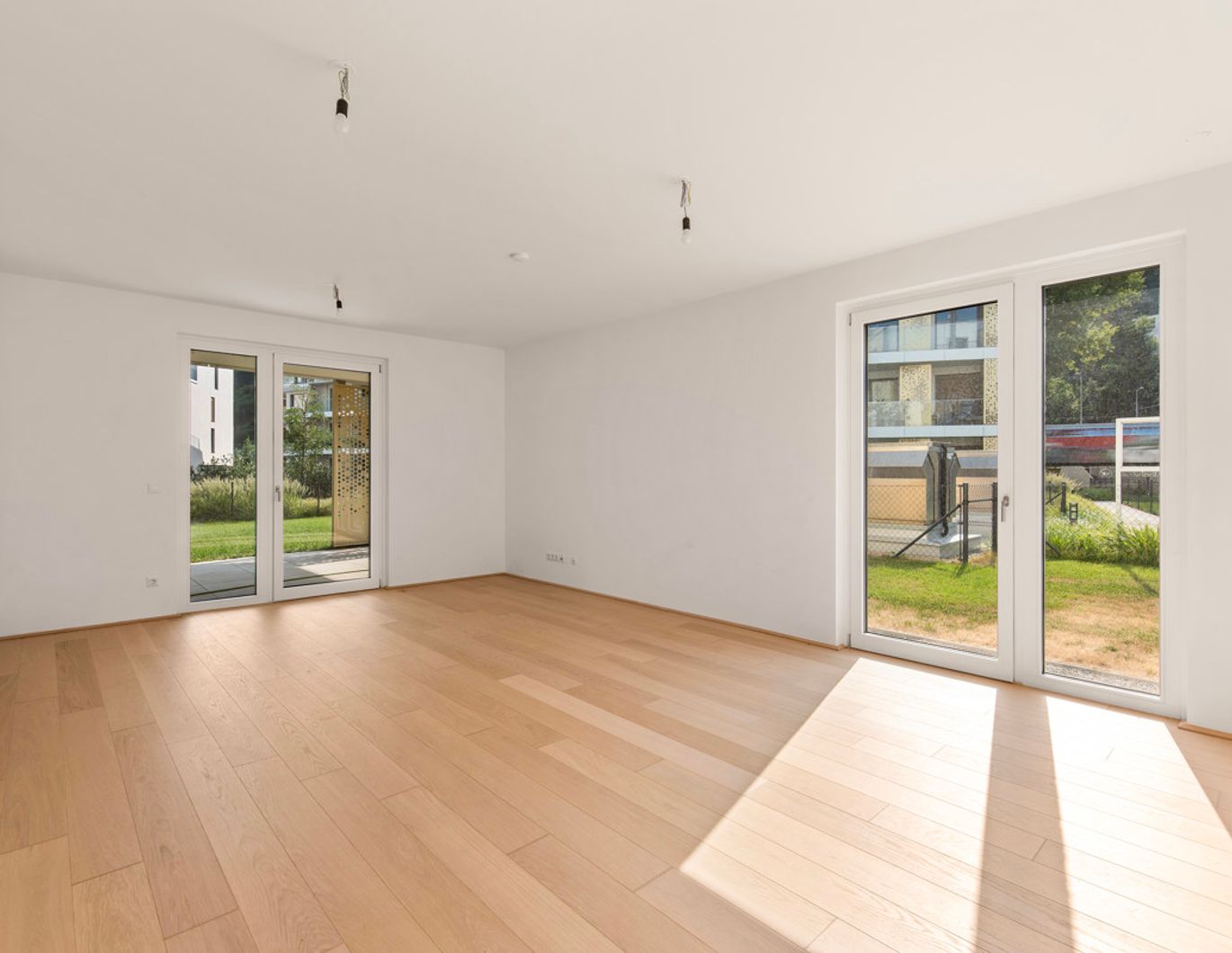 Von der Sonne geküsst im 149m² Eigengarten! Genießen Sie Annehmlichkeiten wie Sauna, Badesteg, Spa!