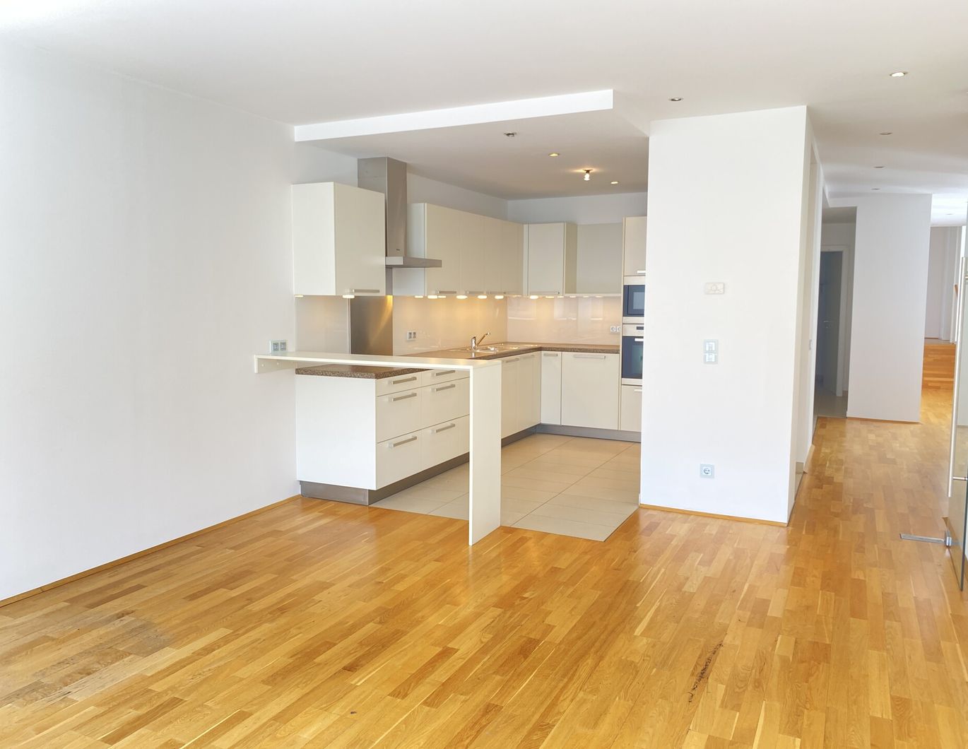 Charmante Dachgeschoßwohnung mit Einbauküche im historischen Palais - ideal für Paare - perfekte Anbindung - zu kaufen in 1040 Wien