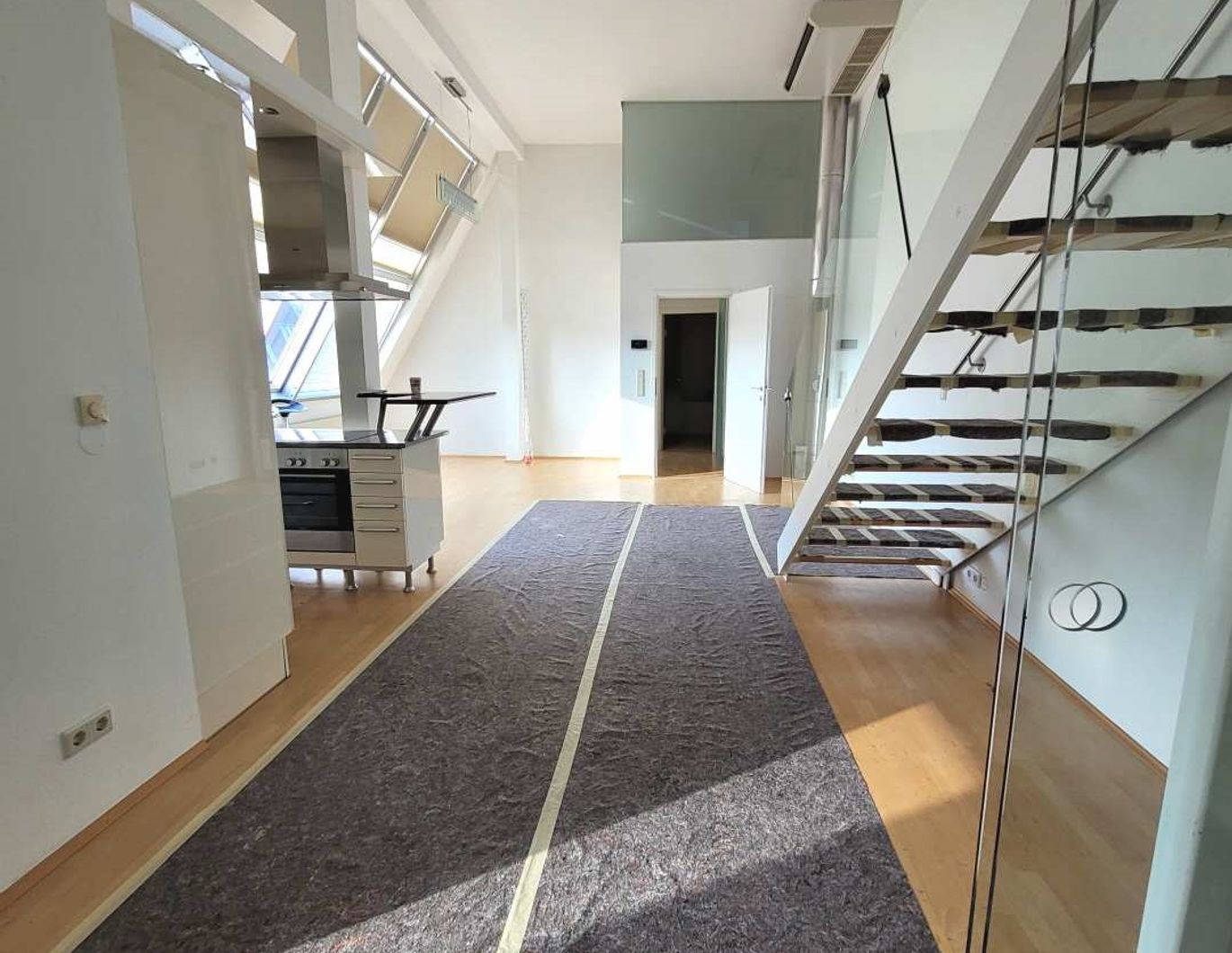 SANIERTE 3 Zimmer Dachgeschosswohnung mit Terrasse