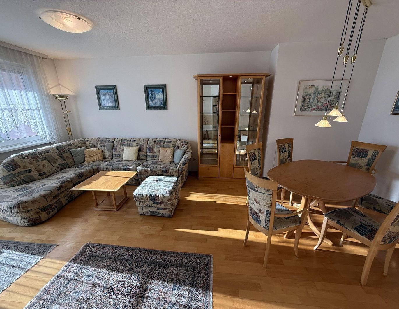 Bestlage: Provisionsfreie 3-Zimmer-Wohnung, Süd-Loggia, Top-Grundriss, Parkplatz, voll möbliert