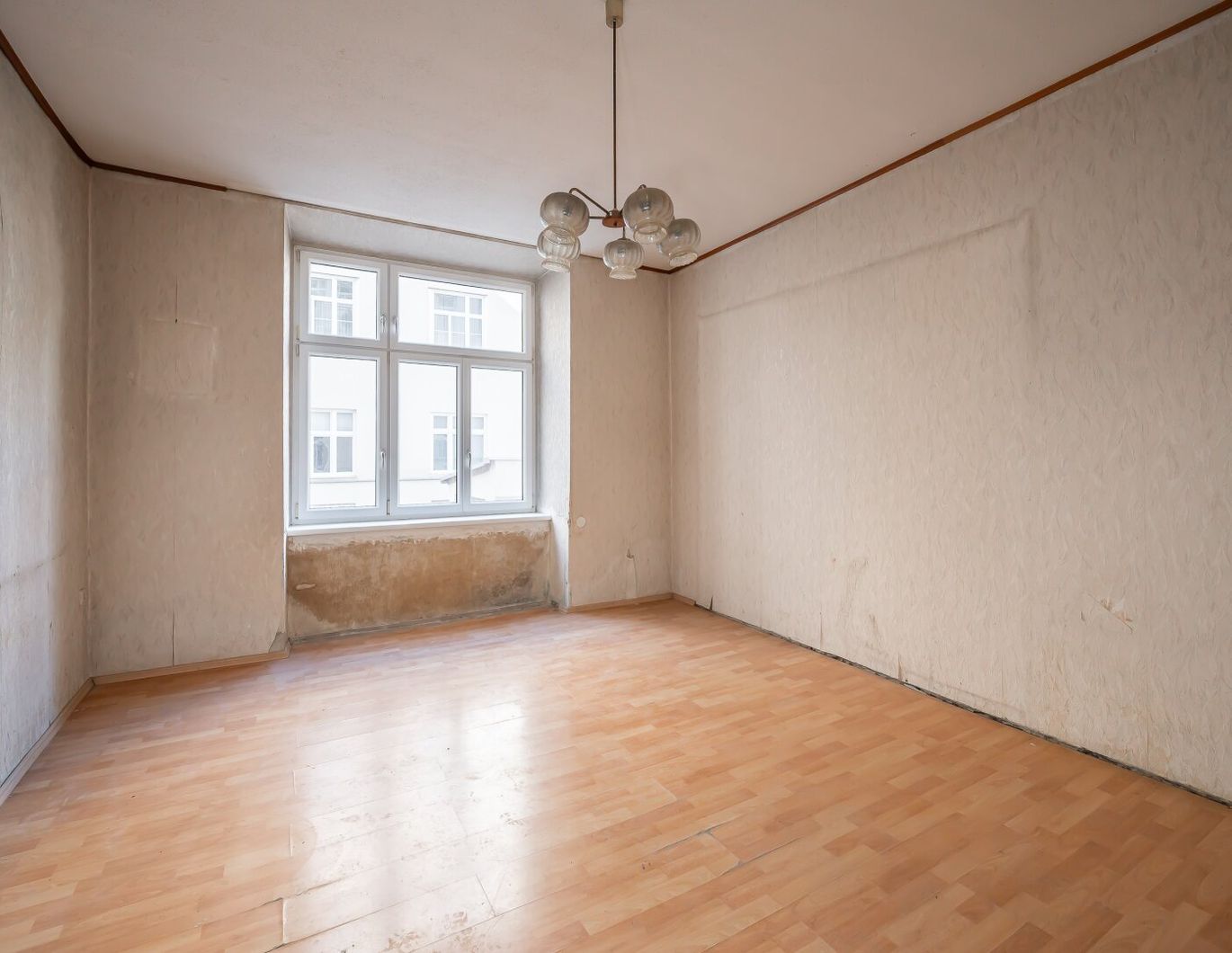 ++NEU++ sanierungsbedürftige 1-Zimmer Altbau-Wohnung in toller Lage!