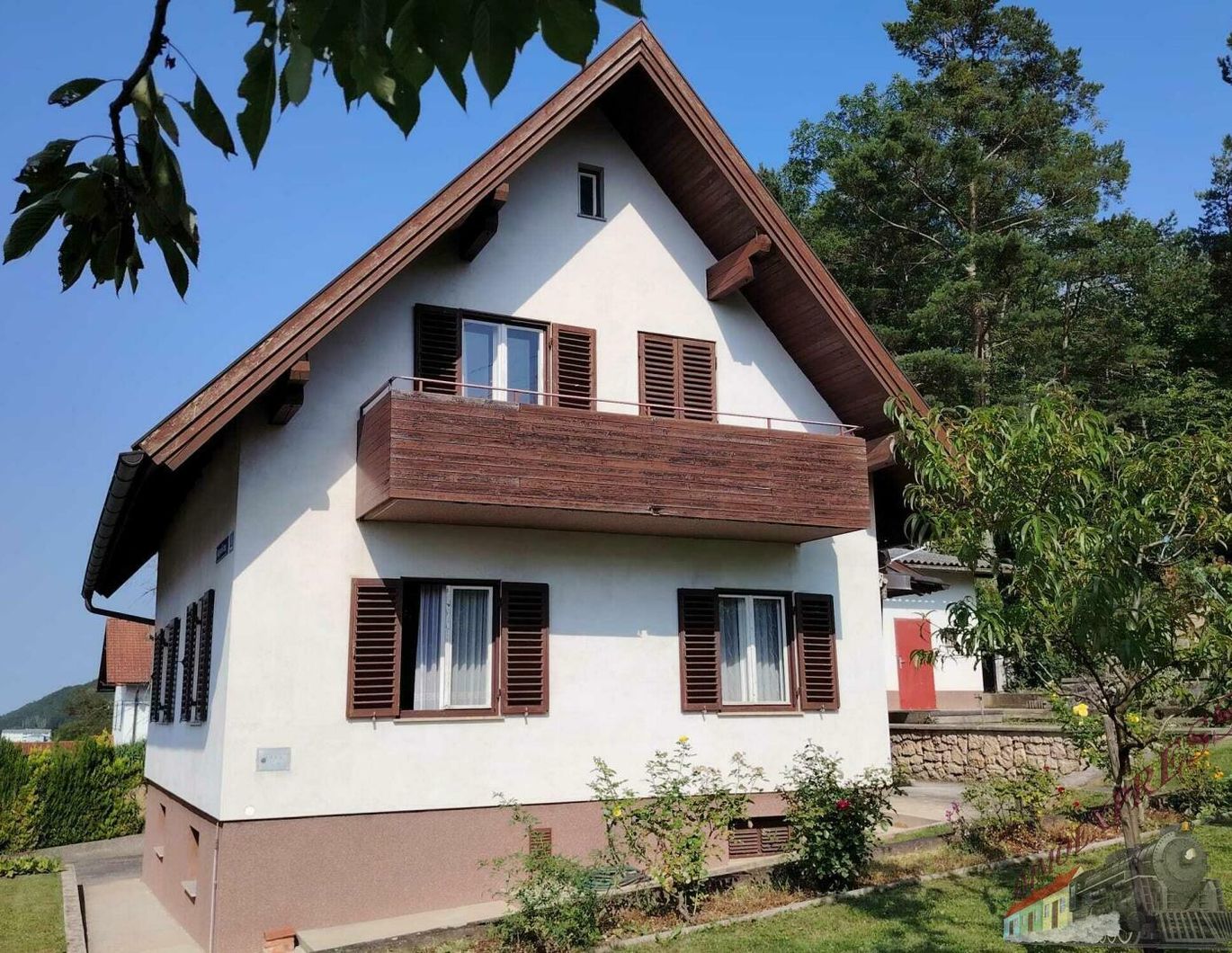 Einfamilienhaus mit großem Grundstück (2 Parzellen) wartet auf nette Familie! nur ca. 45min nach Wien!