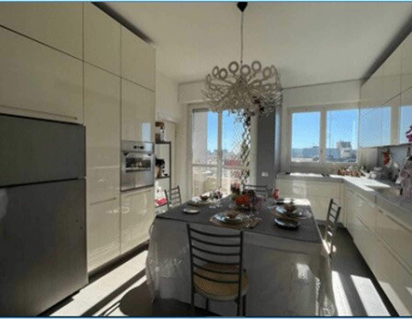 LUXUS PENTHOUSE IM ZENTRUM VON MAILAND