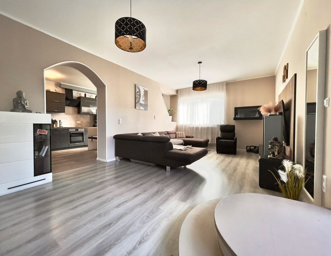 Ruhige Familienwohnung mit Garten und 2 Carports!