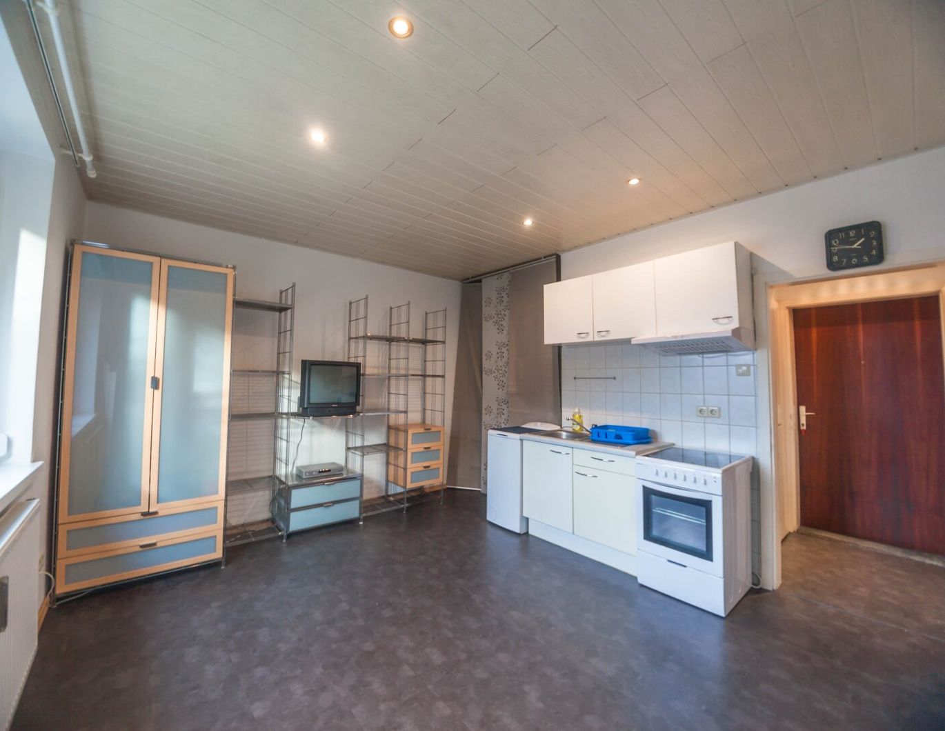 Kleine 1-Zimmer-Wohnung mit Parkplatz & Bus vor der Tür