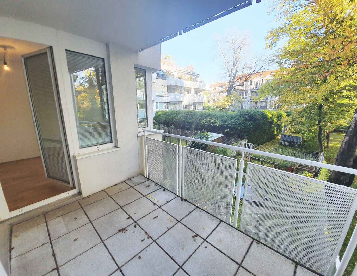 2-Zimmer-Wohnung mit Balkon und herrlichem Blick ins Grüne - Hietzinger Hauptstraße ums Eck